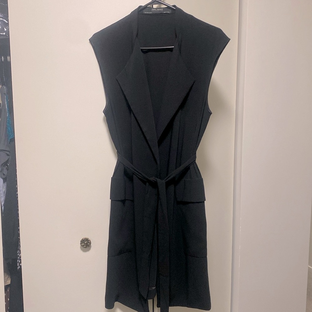 Sleeveless long blazer